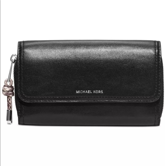 Michael Kors Handbags - Michael Kors Isabel Wallet Black Smooth Leather